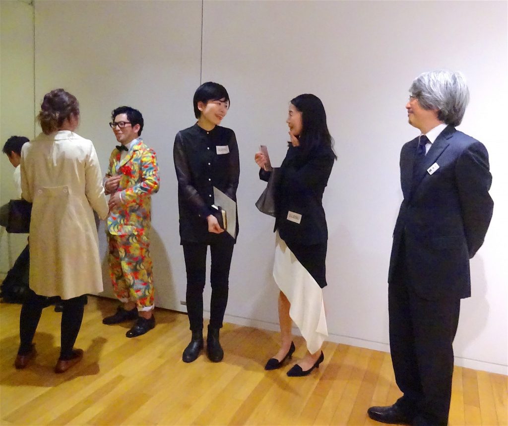 from left: artist HIRAKO Yuichi 平子 雄一氏, (dress) WAITINGROOM Gallery owner ASHIKAWA Tomoko 芦川 朋子氏, Tokyo Opera City Art Gallery curator FUKUSHI Osamu 福士 理氏