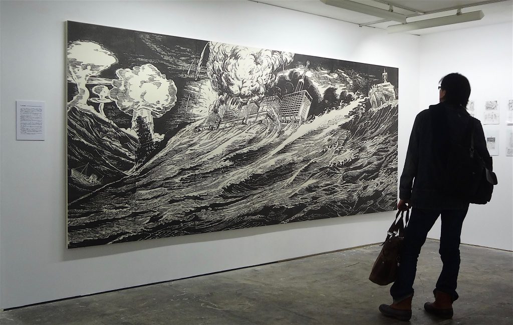 風間サチコ「噫!怒濤の閉塞艦」2012年、木版画（墨、和紙、木製パネル）181 × 418cm 、東京都現代美術館蔵