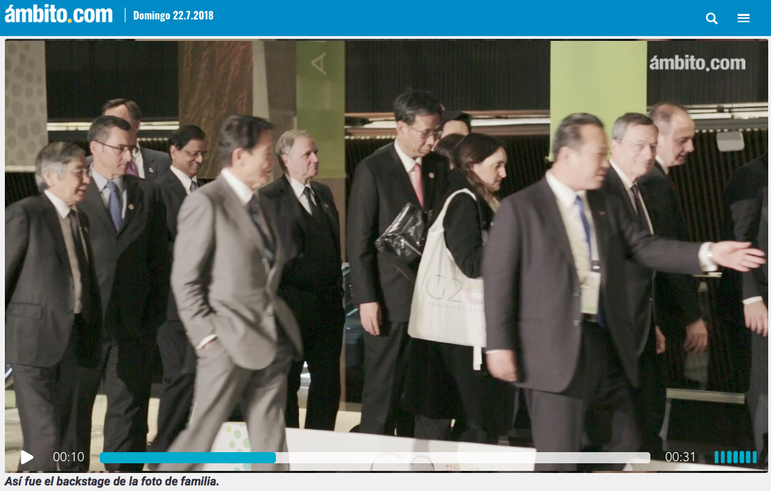 両手をポケットに突っ込んで歩く副総理 財務大臣 麻生太郎 Deputy Prime Minister And Minister Of Finance Aso Taro Walking With His Hands In The Pockets Articles Art Culture