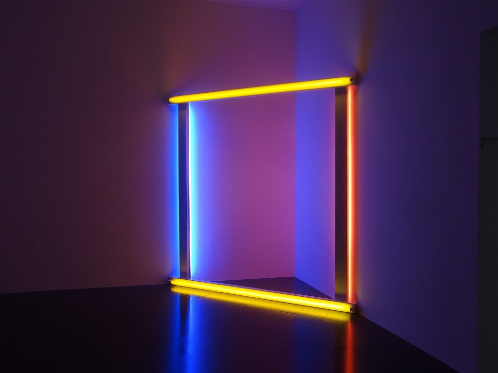 Dan Flavin “untitled (to Donna) 5a” 1971, Tubes fluorescents, métal peint, Centre Pompidou, Musée national d’art moderne, Paris