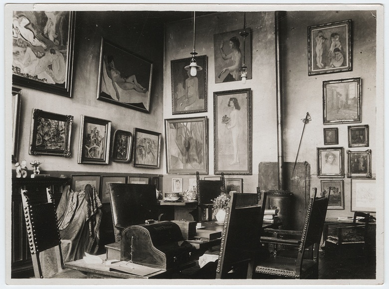 Gertrude Steins’ Paris home, circa 1912-13. Picasso’s Fillette à la corbeille fleurie, 1905, is to the left of the stove. Photo from the Gertrude Stein and Alice B. Toklas papers.