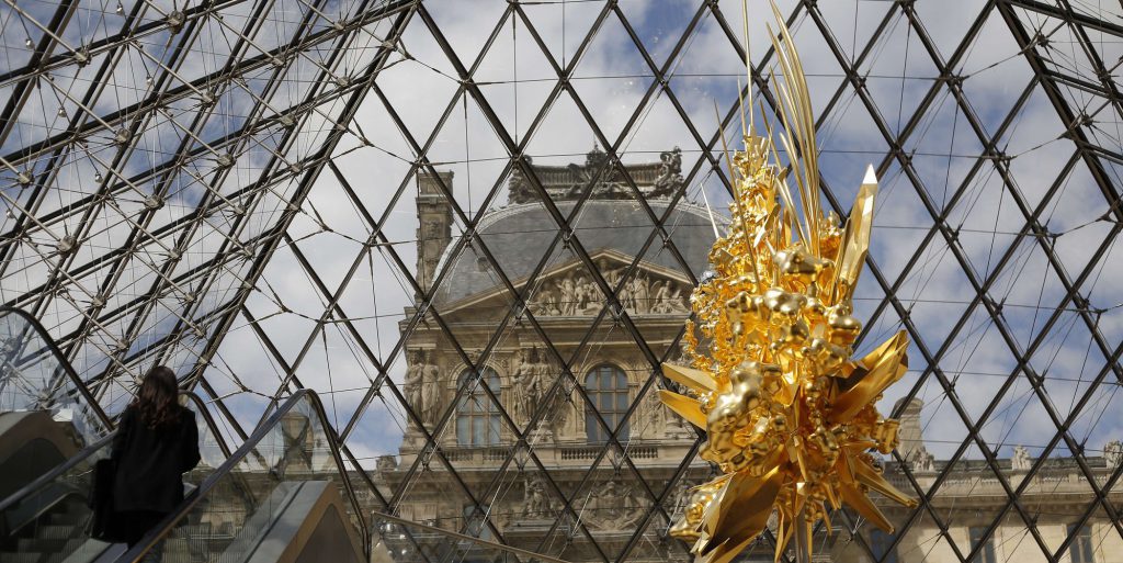 NAWA Kohei sculpture Throne @ Louvre Pyramid