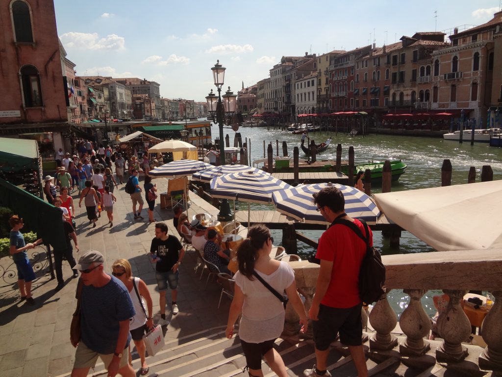 ヴェネツィアの風景、左側：Palazzo Bembo