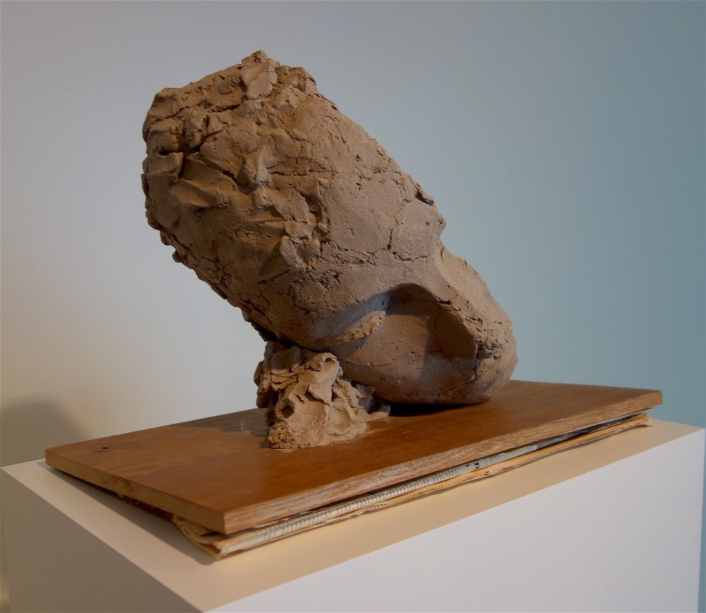 マーク・マンダース Mark Manders “Study for Large Tilted Head” 2017-2018, painted bronze, wood, offset print on paper