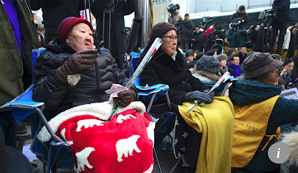 Former “comfort women” Gil Won-ok (left) and Kim Bok-dong (centre) protest at the Japanese embassy in Seoul in 2016