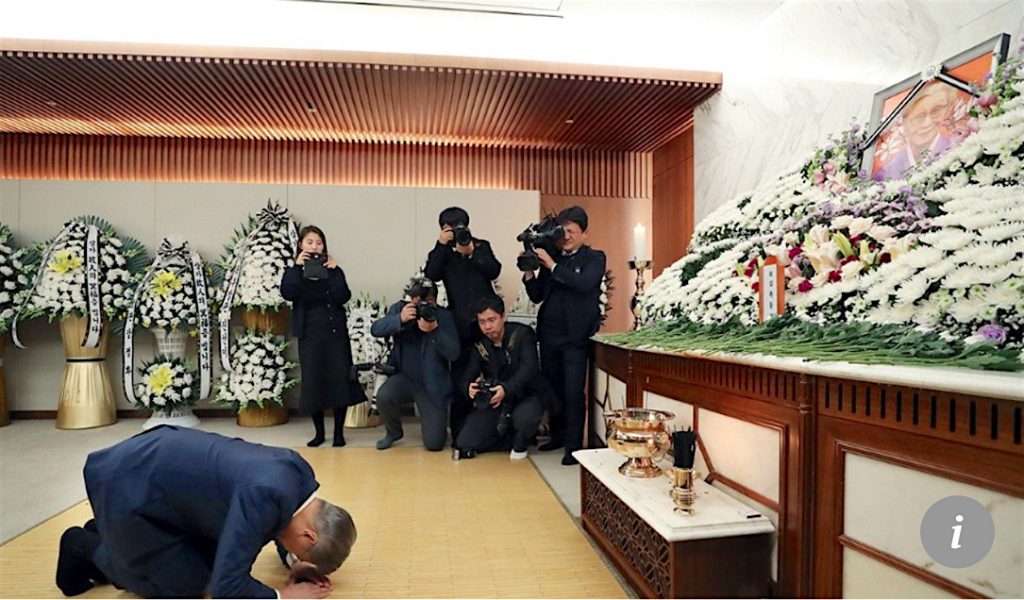 South Korean president Moon Jae-in kneels and bows before an altar set up in honor of Kim Bok-dong