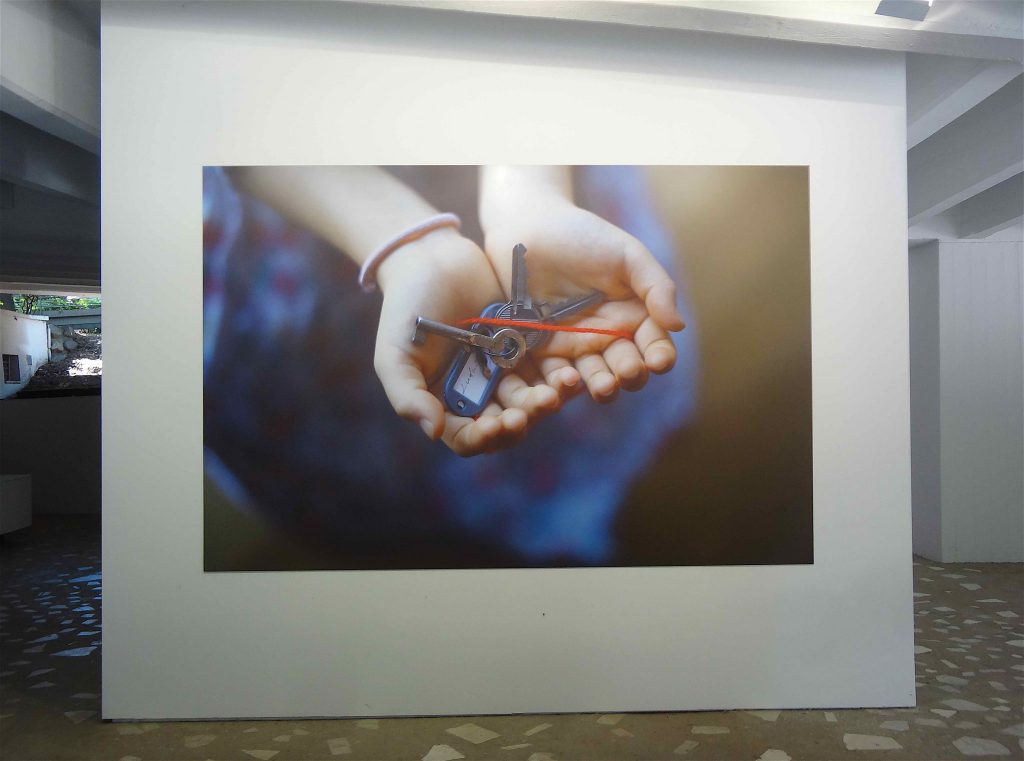 塩田千春 SHIOTA Chiharu「掌の鍵」“The Key in the Hand” (still picture) @ ヴェネツィア・ ビエンナーレ 日本館 Venice Biennale, Japan Pavilion 2015
