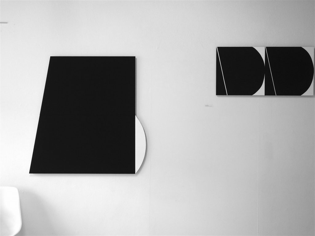 五月女 哲平 SOUTOME Teppei (left) “black, white and others,” + “Two Pieces” both 2019, Acrylic on canvas