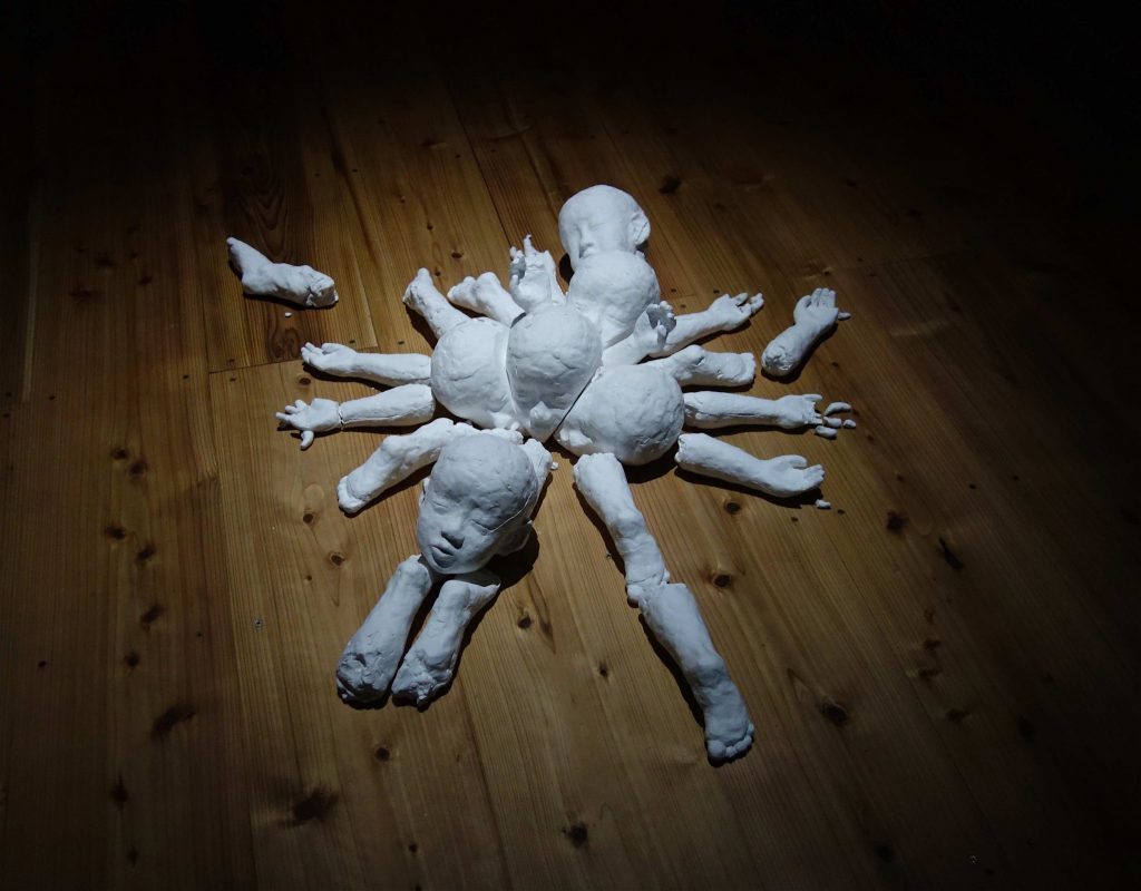 小泉明郎 KOIZUMI Meiro “Sleeping Boy” 2015, plaster