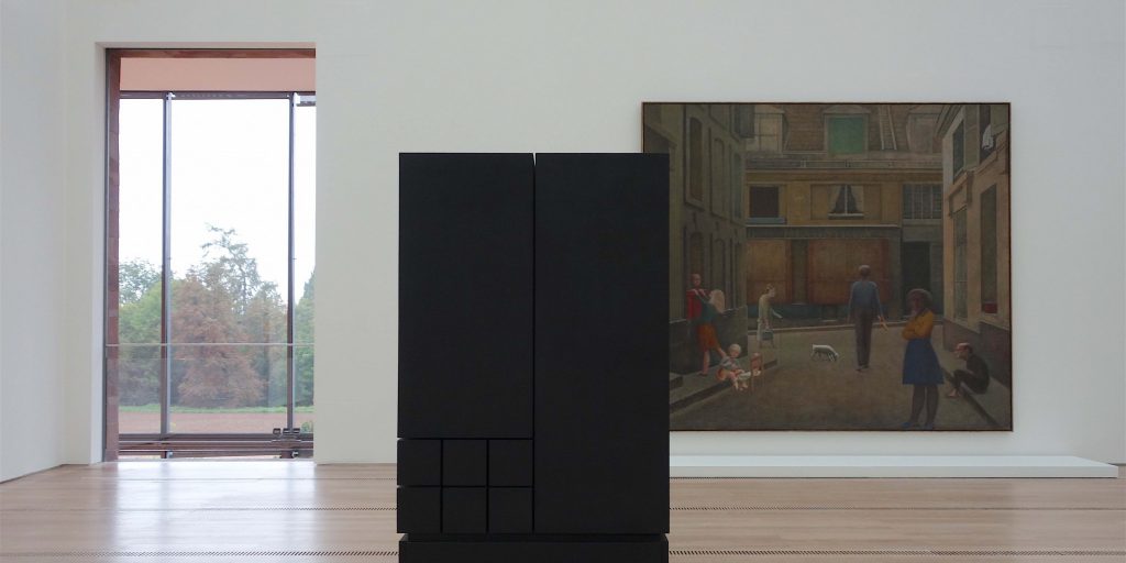 レイチェル・ホワイトリード 「Wardrobe」2019年 と バルテュス「Passage du Commerce-Saint-André」1952-1954年 @ バイエラー財団 2019年10月