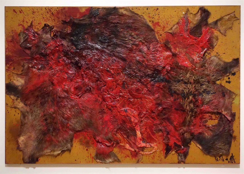 白髪 一雄 SHIRAGA Kazuo 猪狩壱 Wild Boar Hunting 1 1963 Fur, paste, oil on panel