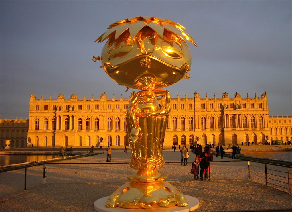 村上隆 MURAKAMI Takashi “Oval Buddha Gold” 2007-2010, bronze and gold leaf, Chateau de Versailles 2010