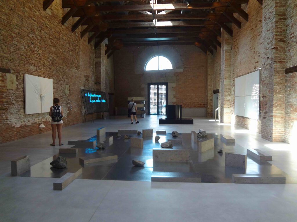 SUGA Kishio 菅 木志雄 Gap of the entrance to the space 1979-2012 (center) @ “PRIMA MATERIA” Punta della Dogana, Venice 2013