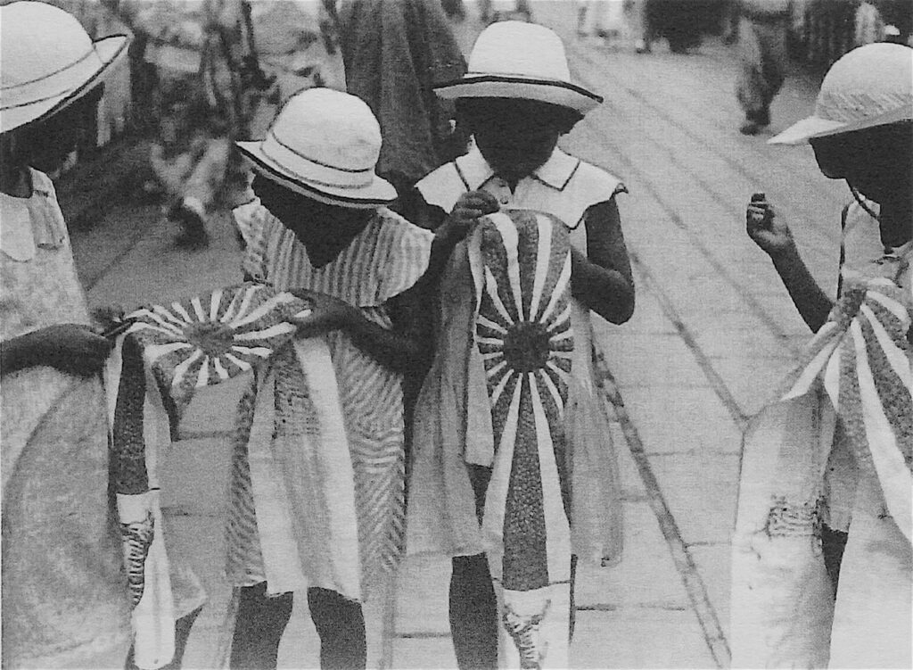 1937 Japanese girls creating “the belt of a thousand stitches”