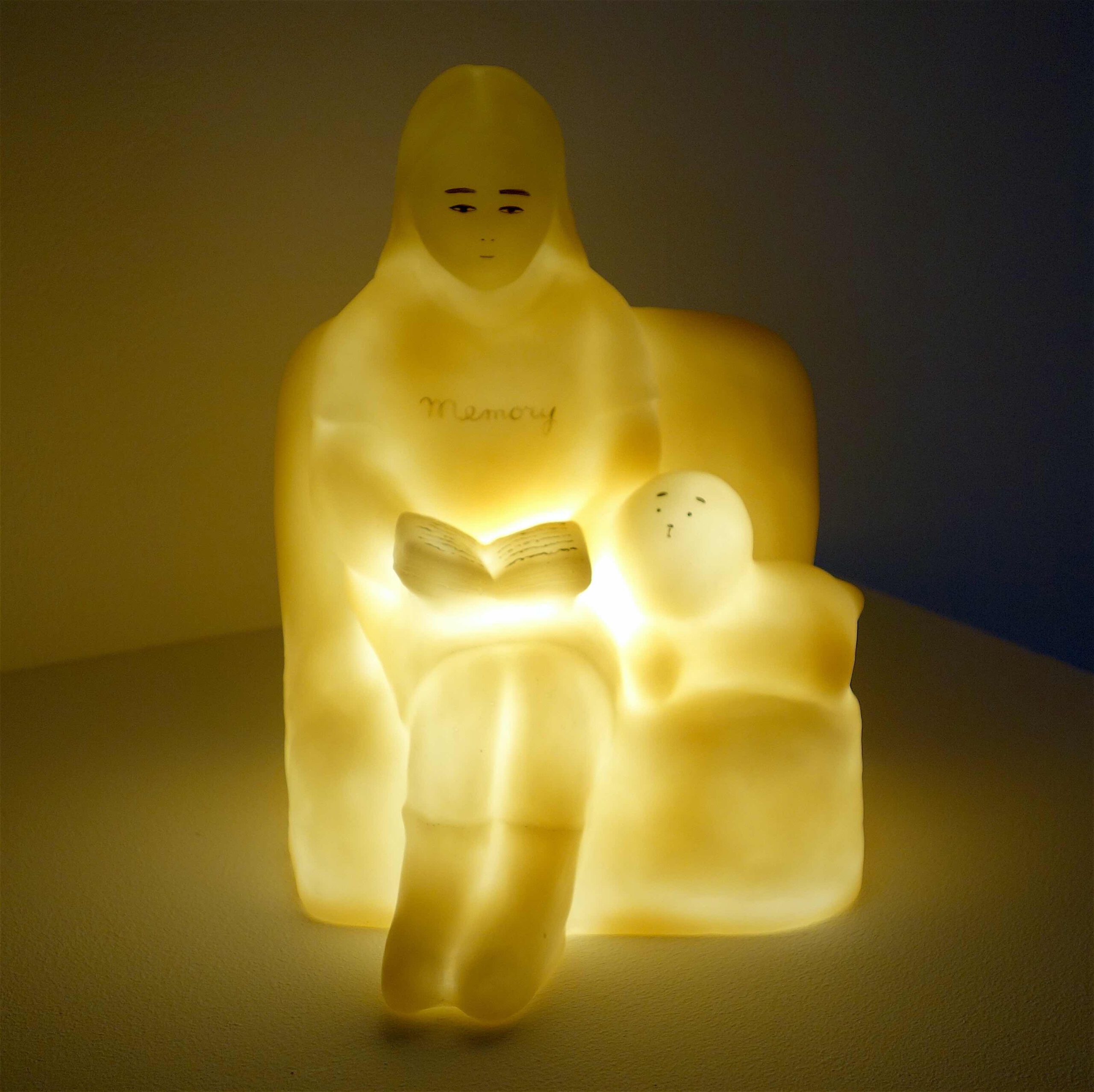 YOKOYAMA Nami 横山奈美 「ラブと私のメモリーズ」2020, resin, oil color, LED