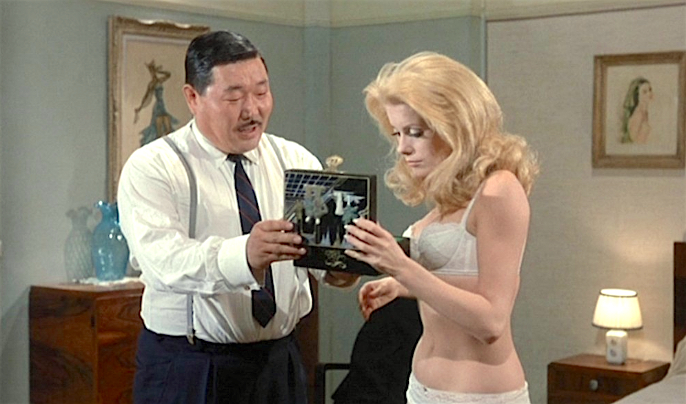 昼顔のカトリーヌ ドヌーヴ Catherine Deneuve In Belle De Jour Articles Art Culture