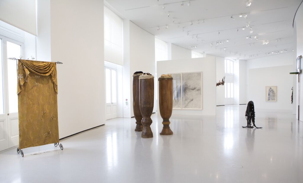 Exhibition view with David Hammons‘ works1