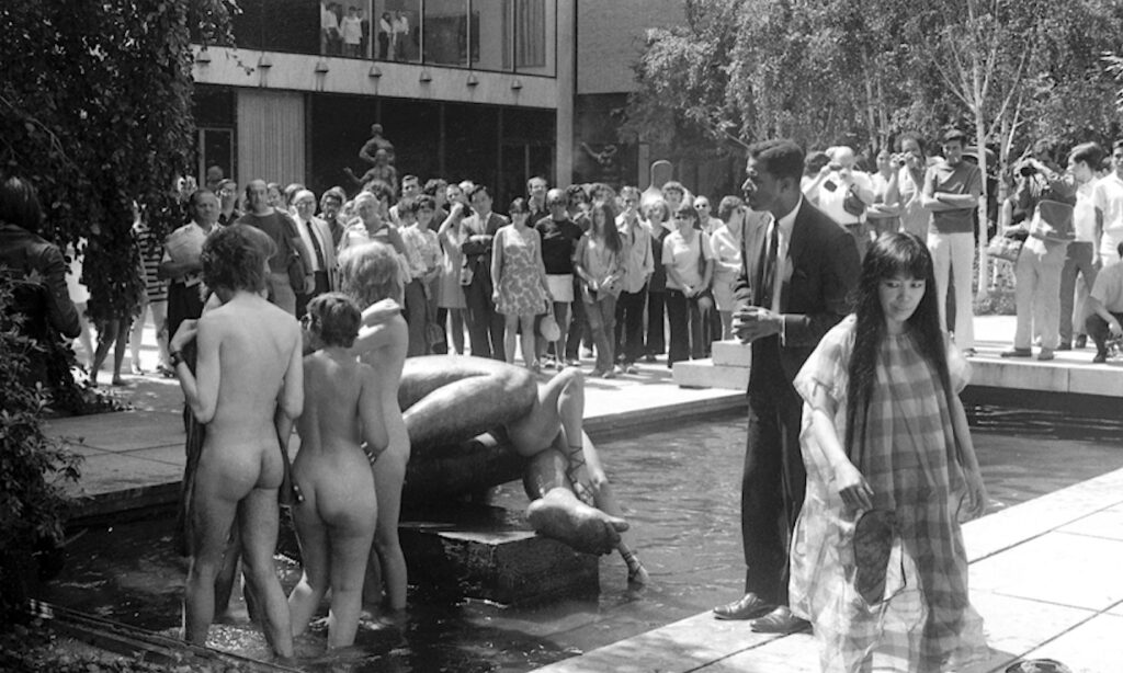 Japanese artist KUSAMA Yayoi staging a guerrilla nude Happenings in the Rockefeller Garden at the Museum of Modern Art, calling it “Grand Orgy to Awaken the Dead”. New York 1969