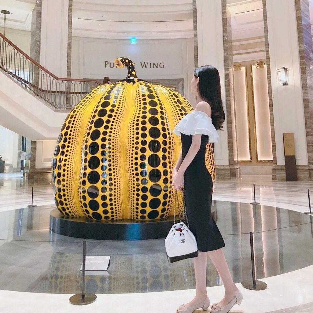 KUSAMA Yayoi Great Gigantic Pumpkin 2017, 260 x 260 x 250 cm, Lobby of Hotel Paradise, Paradise City, Inchon, South Korea