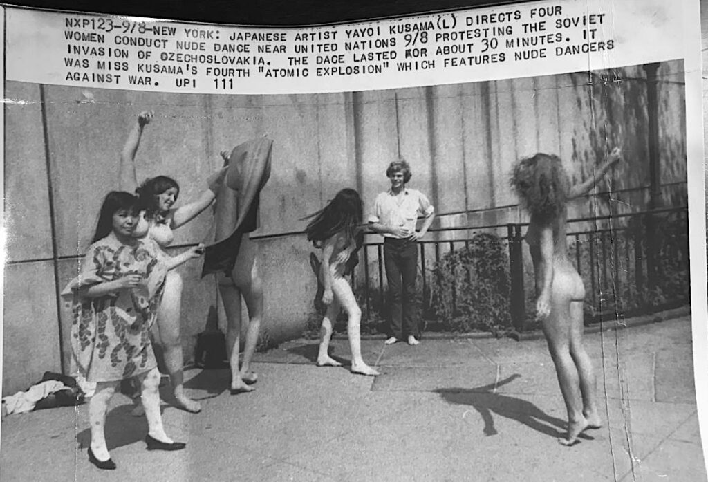 KUSAMA Yayoi performance “Anatomic Explosion” New York, 10th September 1968