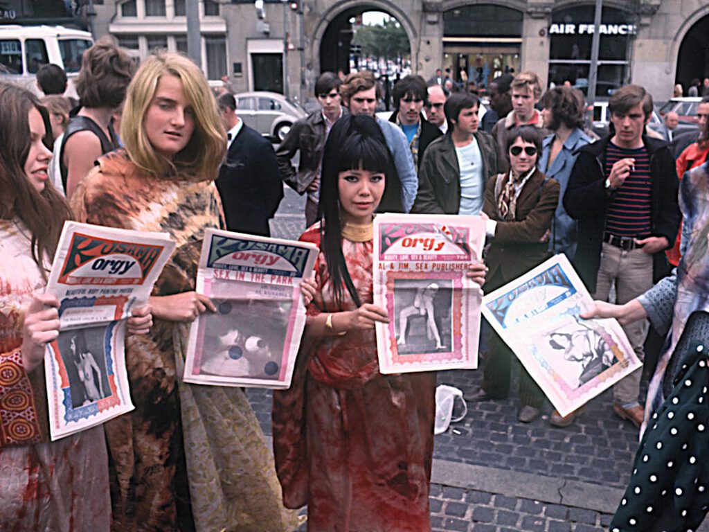 KUSAMA Yayoi promoting her KUSAMA’S ORGY magazine