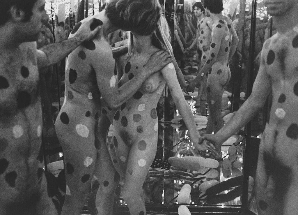 草間彌生 KUSAMA Yayoi “Mirror Performance” New York 1968