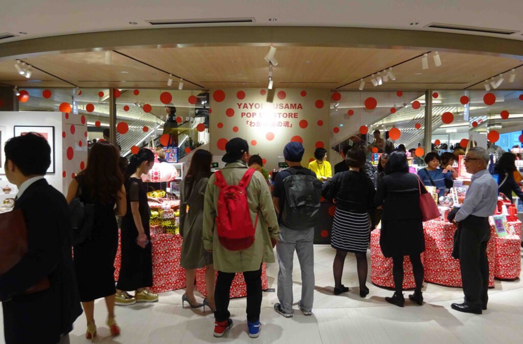 草間彌生 KUSAMA Yayoi Pop up store @ GINZA SIX 18. April 2017