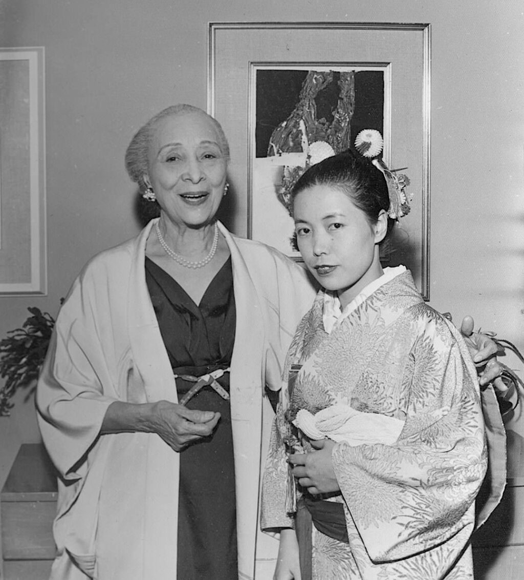 草間彌生 KUSAMA Yayoi with Gallery owner Zoe Dusanne, Seattle 1957