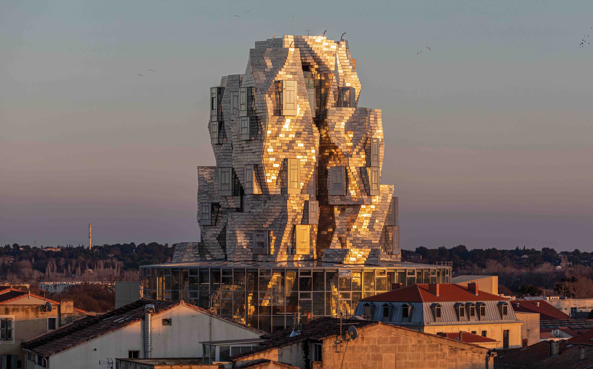 ダーム・パトロネス マヤ・ホフマン氏の新建物「LUMAアルル ダーム・パトロネス マヤ・ホフマン氏の新建物「LUMAアルル
