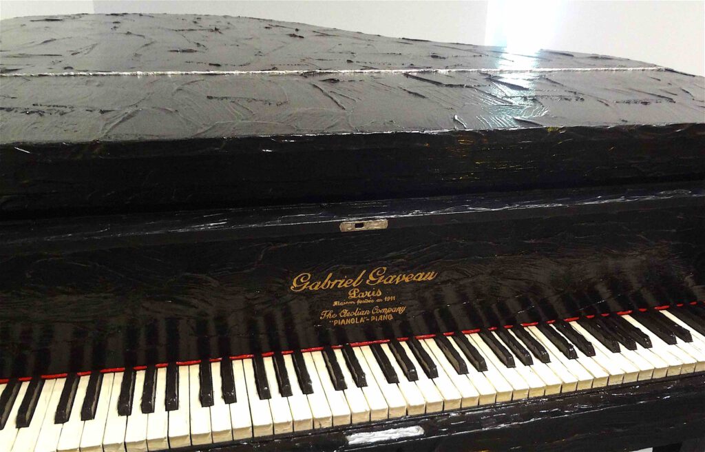 Bertrand Lavier “Gabriel Gaveau” 1981, Grand piano, liquitex acrylic paint (single edition) detail