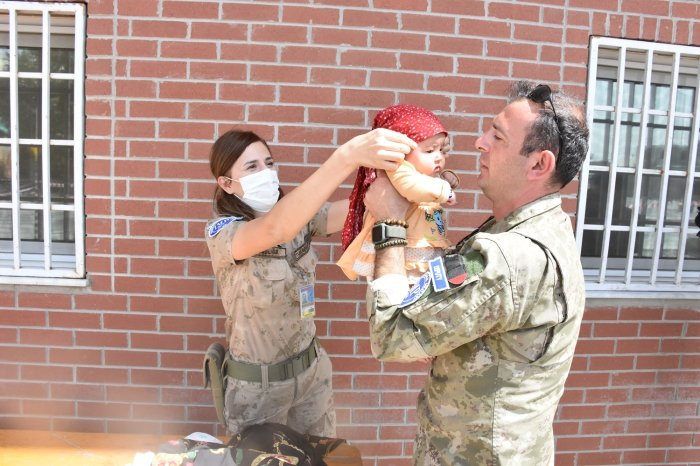 Turkish Female Jandarma soldier helps Afghan refugee baby