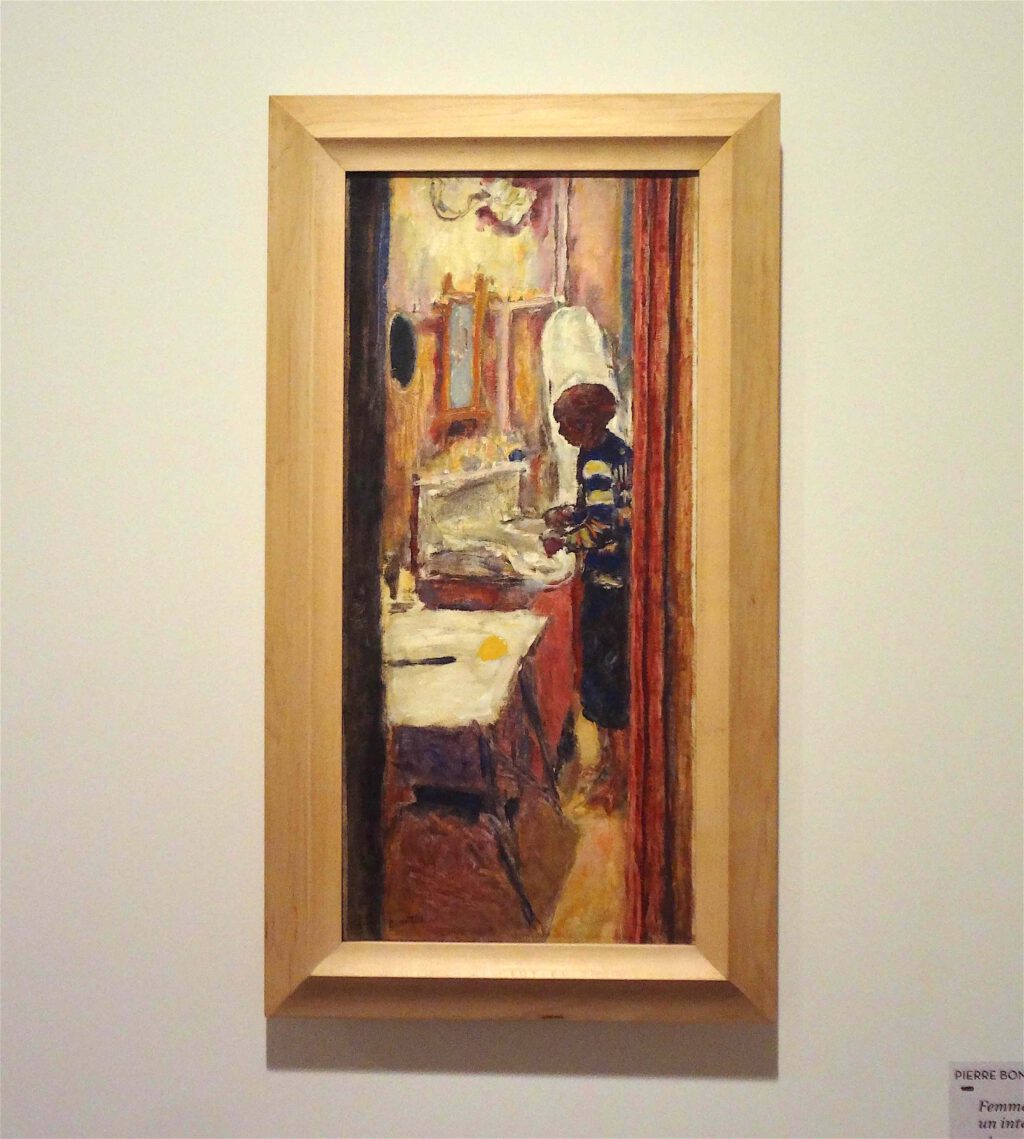 ピエール・ボナール「室内に立つ女性」又は「スーツケース」、no date、ボナール美術館
