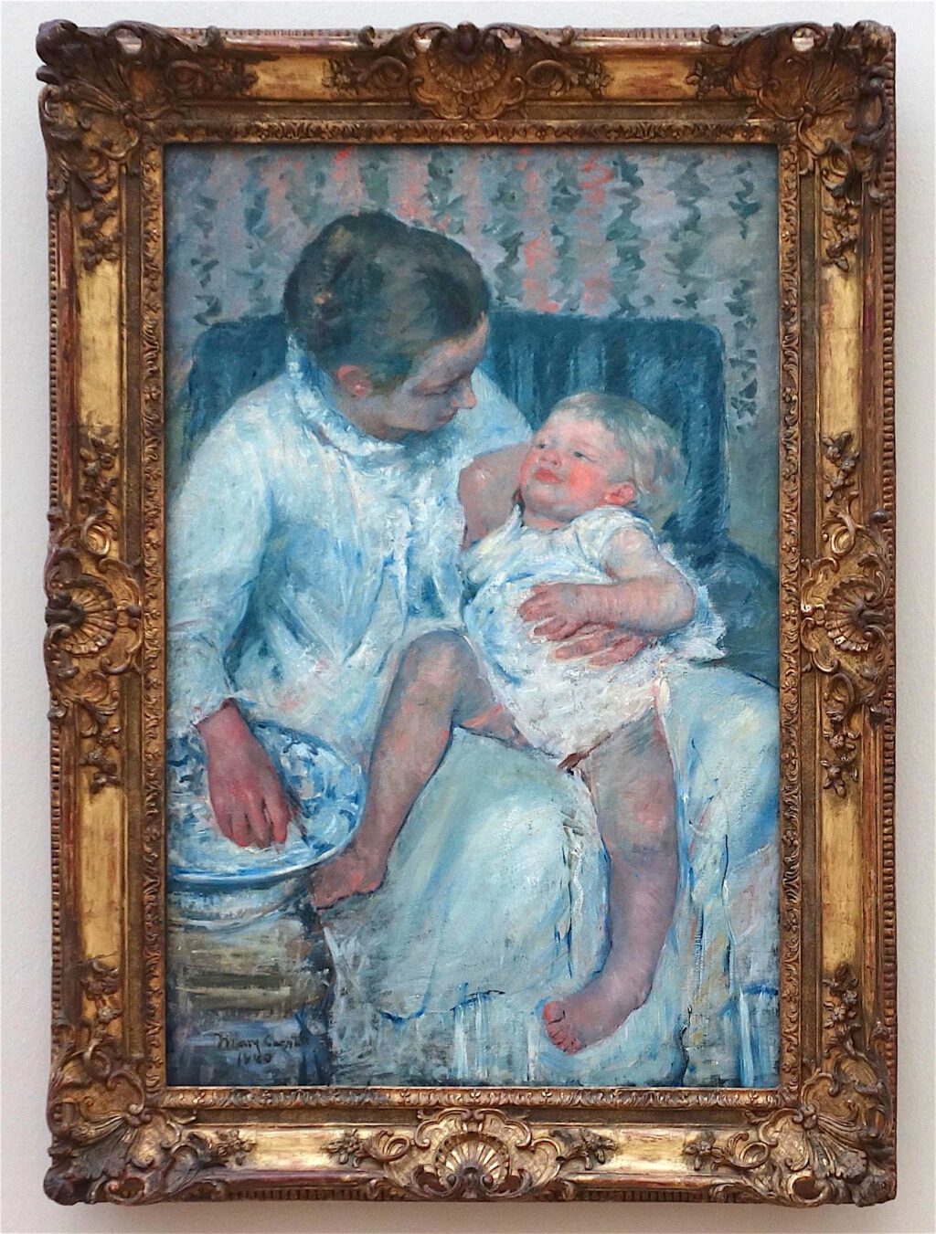 メアリー・カサット「眠っている子供を洗う母親」油絵、100.3 x 65.7 センチ、1880年 (Los Angeles County Museum of Art)