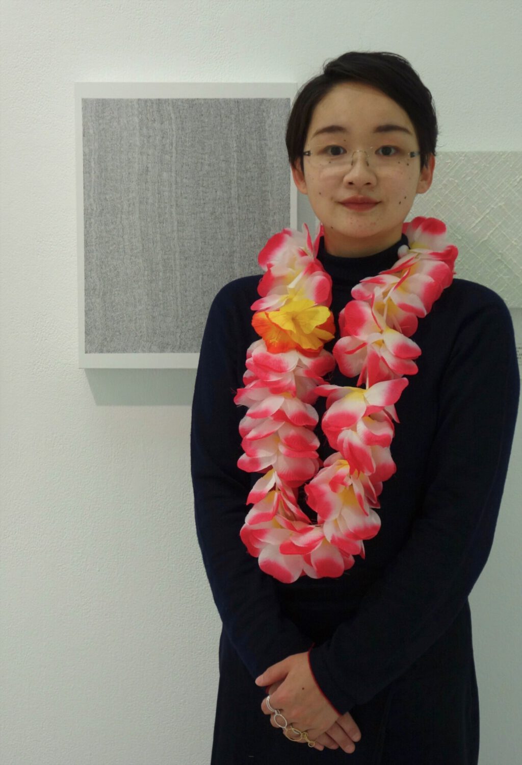 大和美緒 artist YAMATO Mio with her work BLACK LINE 34, Ink on canvas