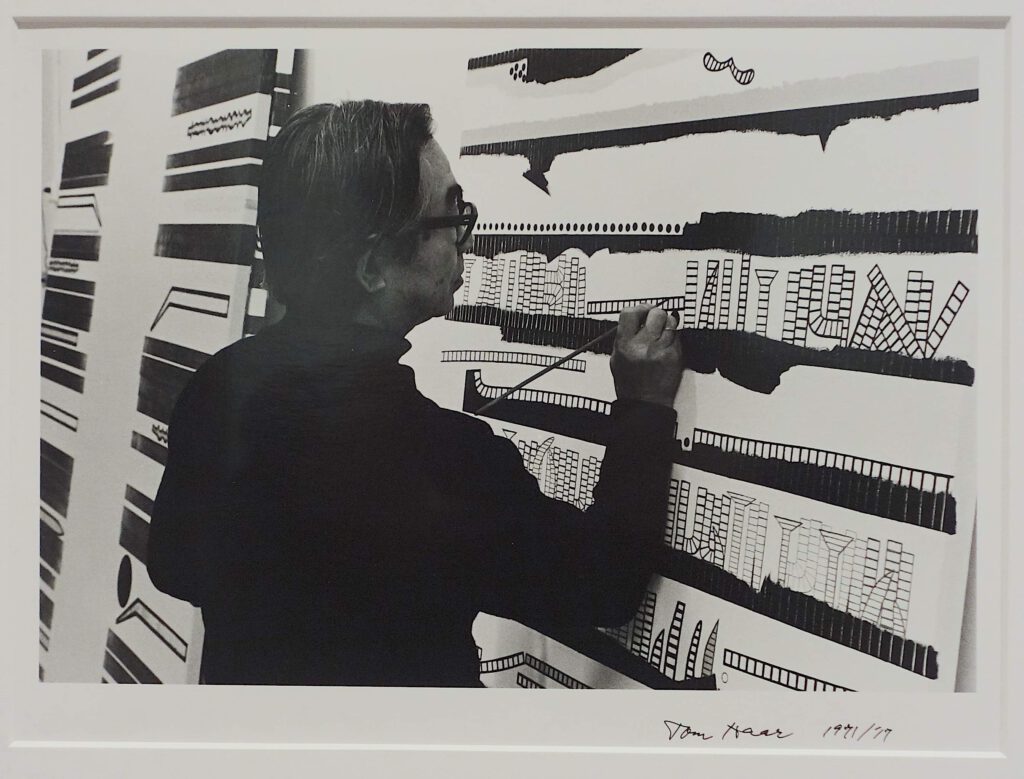 INOKUMA Genichiro 猪熊弦一郎 painting in his studio, New York. Photo by Tom Haar 1971