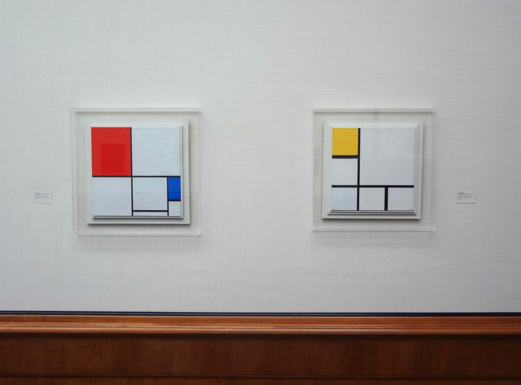 Piet Mondrian, from left Composition A (1932) and Composition no. I (1930) , Ölfarben auf Leinwand, im Künstlerrahmen