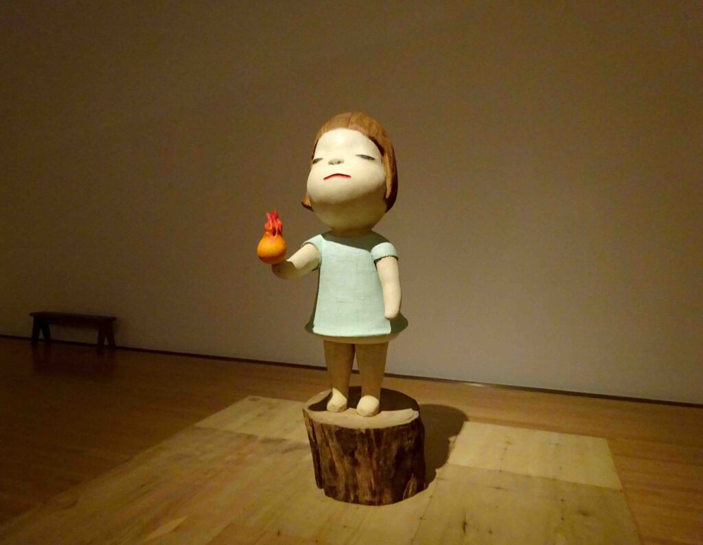 奈良美智 NARA Yoshitomo Light My Fire「ハートに火をつけて」2001. Acrylic and cotton on wood, 188 x 173 x 110 cm. MURAKAMI Takashi Collection