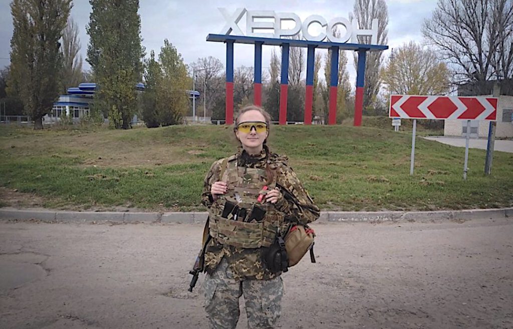 2022/11/11 in Kherson with an unidentified Ukrainian female soldier