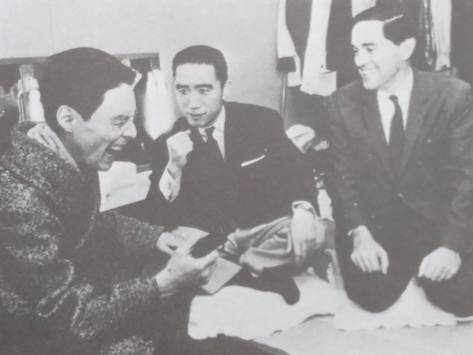 Dressing room of AKUTAGAWA Hiroshi 芥川比呂志 with Donald Keene and MISHIMA Yukio (昭和37年)