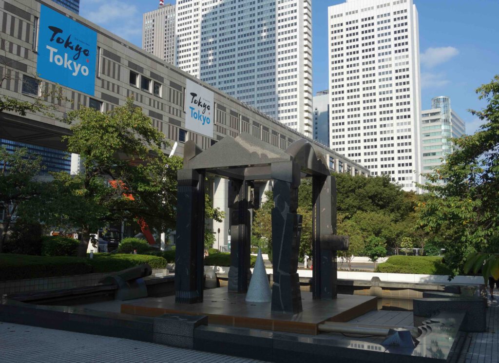 SEKINE Nobuo 関根伸夫 Shrine of the water 水の神殿 1991, marble, @ Tokyo Metropolitan Government Buildings 東京都庁3