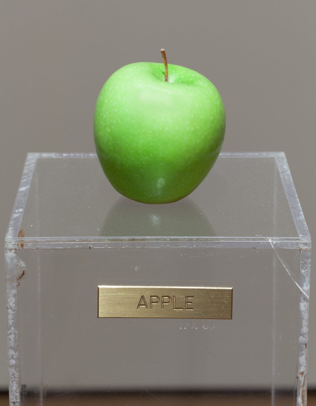 ジョン・レノンと出会った個展で展示された小野 洋子作「Apple 1966」