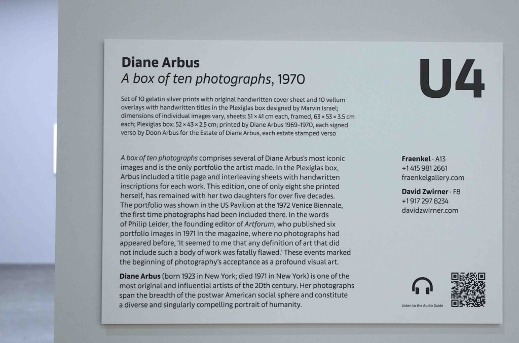 ダイアン・アーバス「10枚の写真の箱」1970年 @ アート・バーゼル・アンリミテッド 2025年、説明書