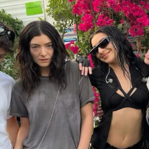 人形達を守れ PROTECT THE DOLLS. Troye Sivan (left) at Coachella with Lorde, Charli xcx and Billie Eilish | 人形達を守れ PROTECT THE DOLLS. Troye Sivan (left) @ Coachella with Lorde, Charli xcx and Billie Eilish