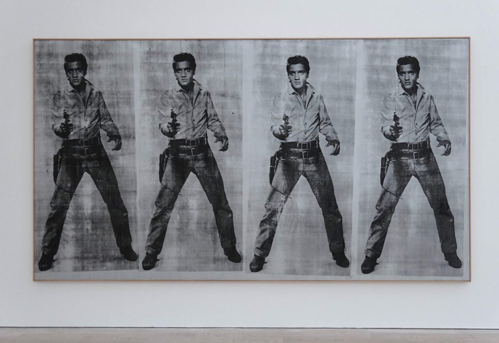 アンディ・ウォーホル Andy Warhol Elvis 4 Times (Studio Type) 1963. Siebdruckfarbe und Silberfarbe auf Leinwand. Daros Collection, Schweiz