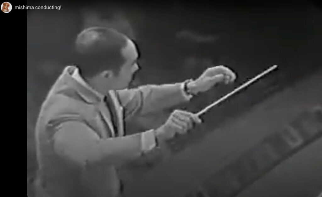 三島由紀夫 軍艦マーチを指揮する