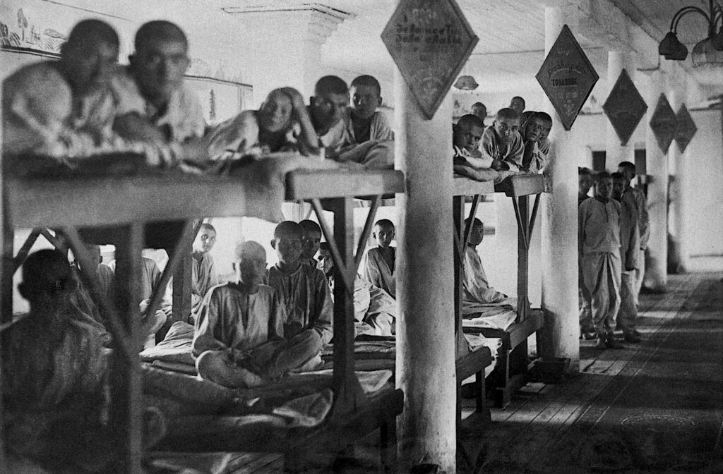 1944年、モロトフスク (セヴェロドヴィンスク) 収容所の若い囚人たち (dpa通信)