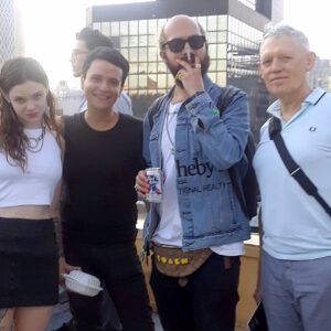 Second from left. Francisco Correa Cordero フランシスコ・コレア・コルデロ、ギャラリービル屋上にオープニングの日にビール片手に夏の日佇む心地良さ | Second from left: Francisco Correa Cordero フランシスコ・コレア・コルデロ、ギャラリービル屋上にオープニングの日にビール片手に夏の日佇む心地良さ (photo by Satomi Nakai)