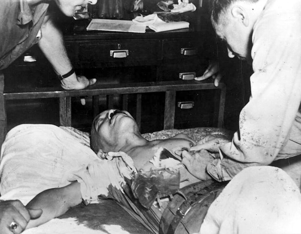 WWII 第二次世界大戦後、東條英機自殺未遂事件 (1945年9月11日)