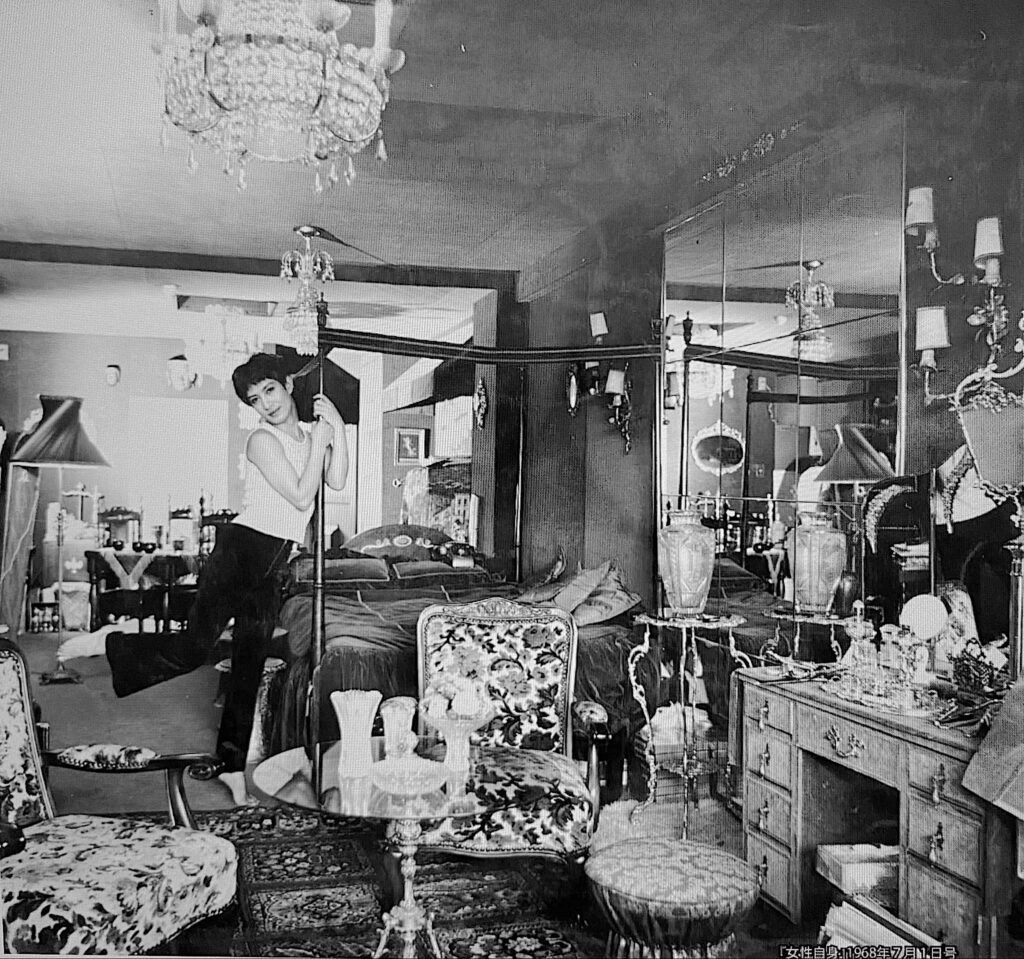 MIWA Akihiro 美輪明宏 自宅 at home 1966年