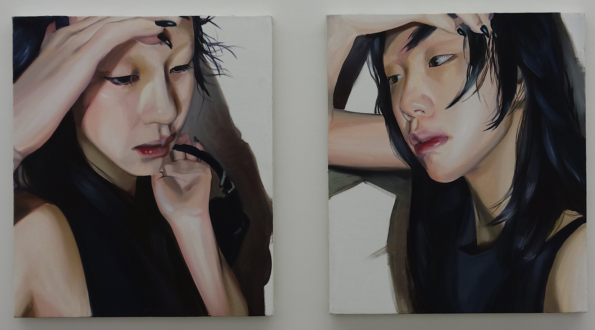 SUGIYAMA Hinako 杉山日向子 「Untitled」2026, 530 x 454 mm, oil on canvas (left picture)